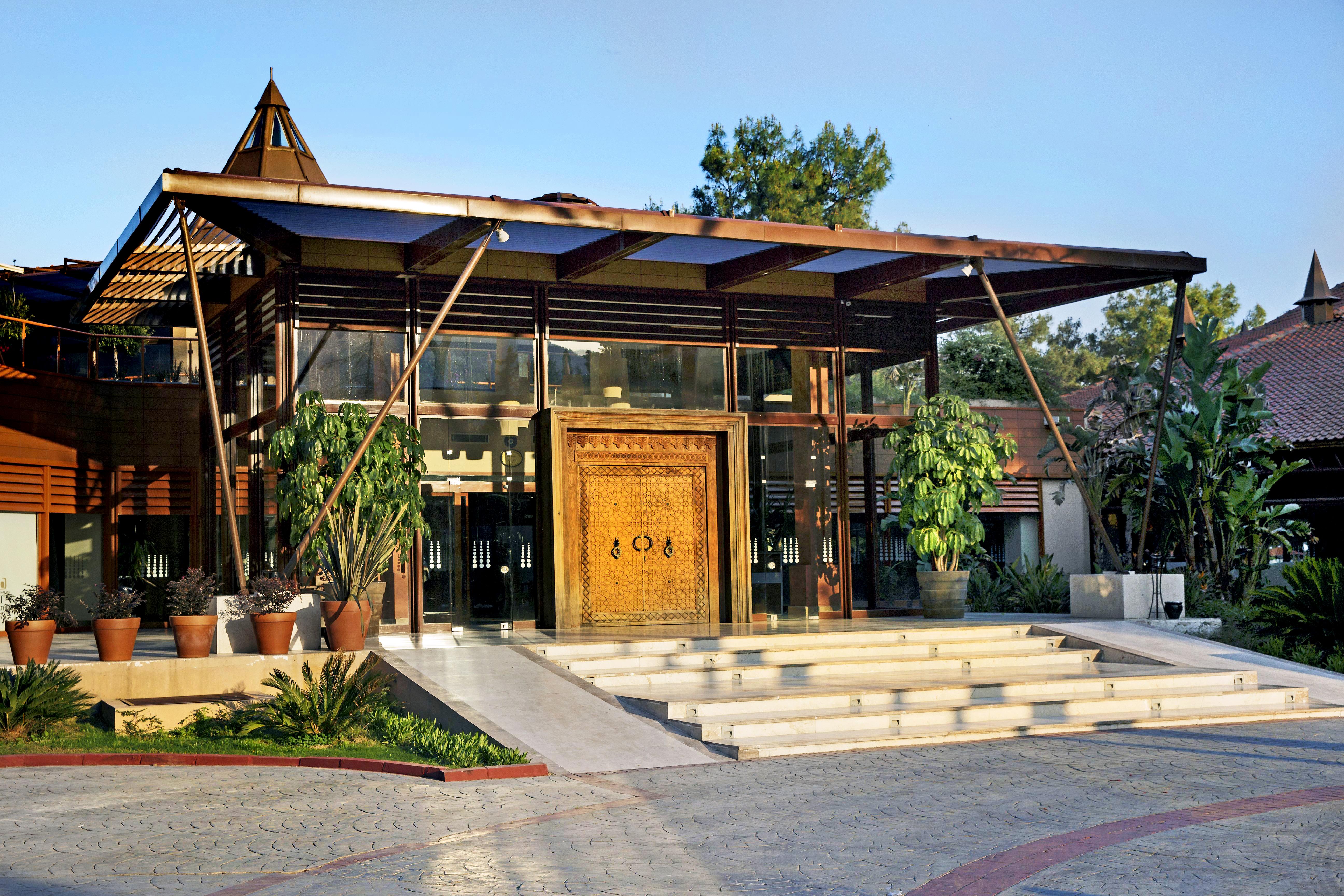 马蒂美亚酒店 特基罗瓦 外观 照片 The main entrance of the hotel