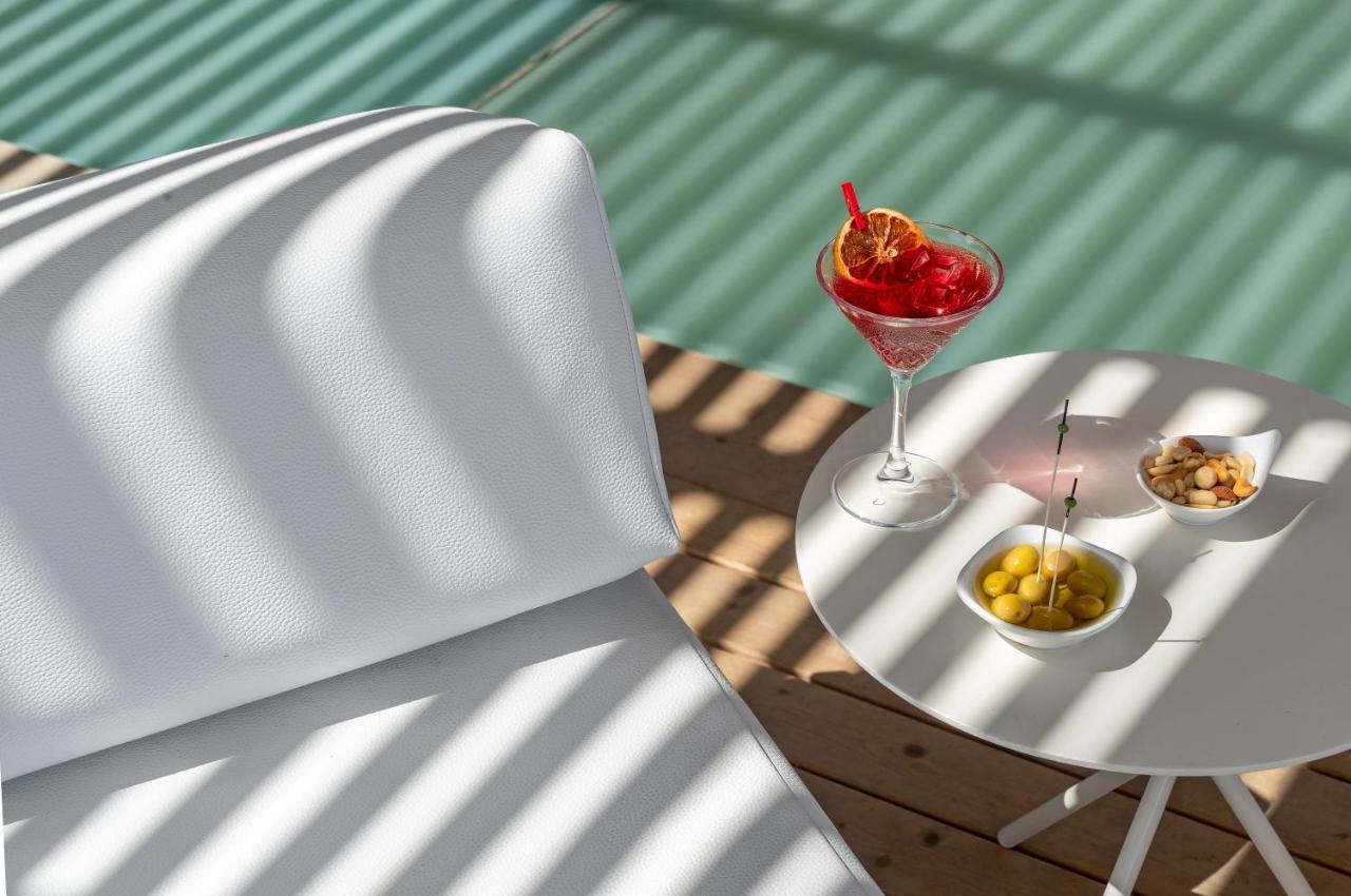 马蒂美亚酒店 特基罗瓦 外观 照片 A Campari cocktail