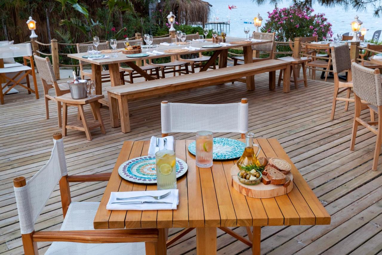 马蒂美亚酒店 特基罗瓦 外观 照片 Outdoor restaurant