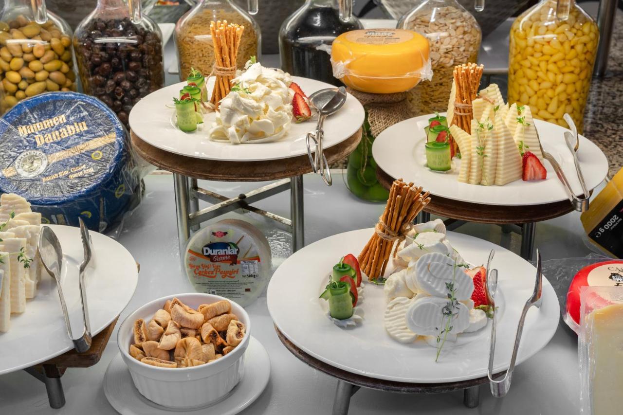 马蒂美亚酒店 特基罗瓦 外观 照片 A selection of ice cream and other desserts