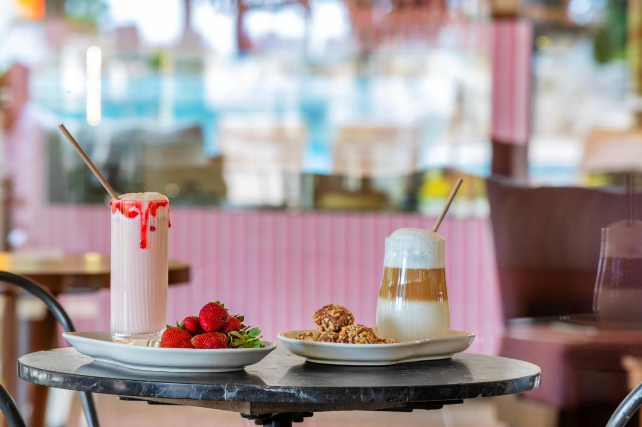 马蒂美亚酒店 特基罗瓦 外观 照片 A smoothie and a latte