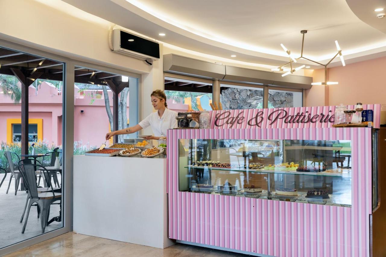 马蒂美亚酒店 特基罗瓦 外观 照片 Café & Patisserie
